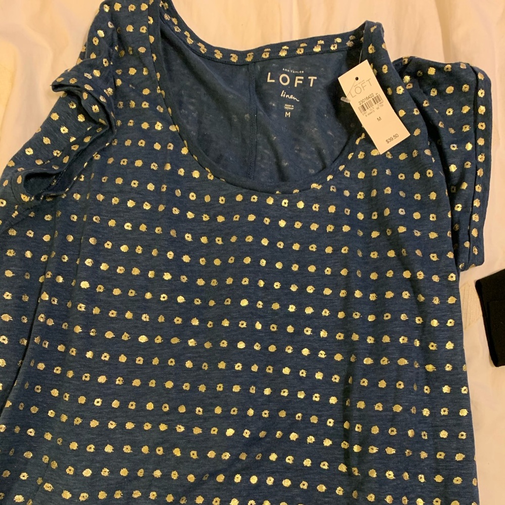 Shirt with gold extra charming details